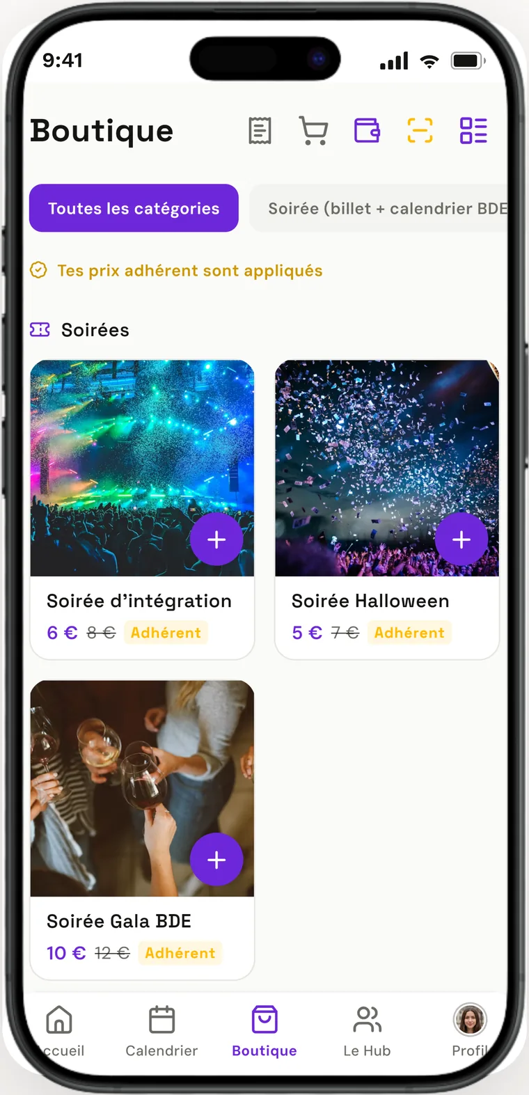 Catalogue boutique : boissons, goodies et places se vendent dans l'app.